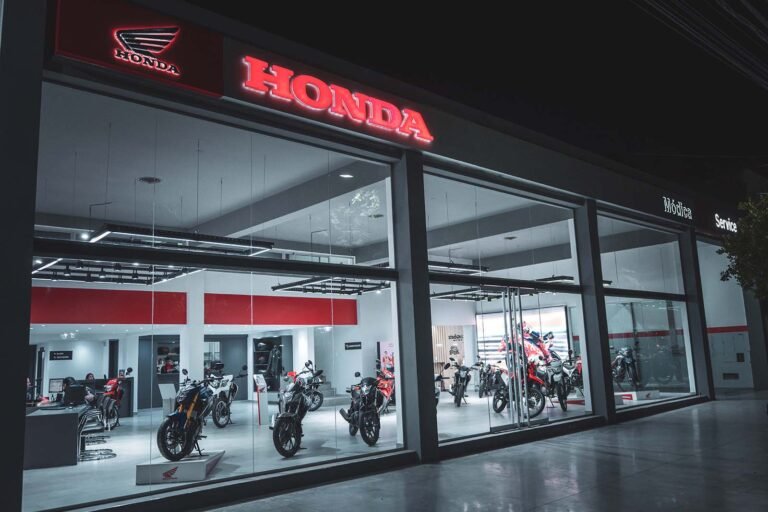 concesionario honda moderno en argentina exterior