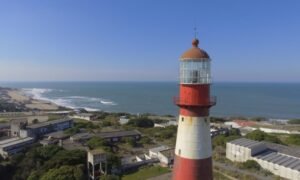 costa y faro emblematicos de mar del plata