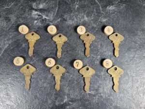 escritura legal y llaves de coche antiguas