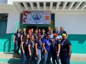 fachada colegio san martin estudiantes uniforme