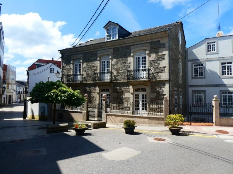fachada tradicional cocheria casa silva mercedes