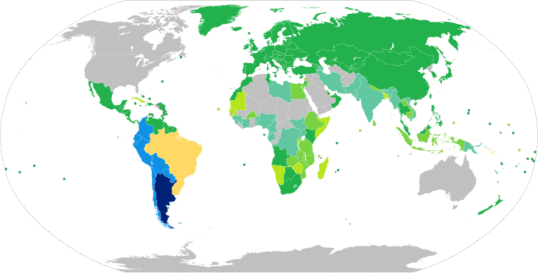 Cuánto Cuesta Obtener Un Pasaporte Argentino Y Cuáles Son Los Requisitos 14 pasaporte argentino sobre mapa y documentos oficiales