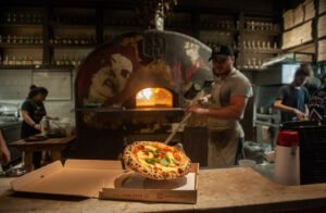 pizzeria los primos fachada ituzaingo noche