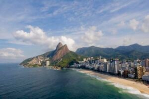 playas y montanas de zona sur rio