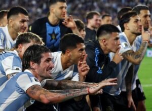 seleccion argentina celebrando gol en partido