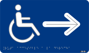 silla de ruedas junto a senal de accesibilidad