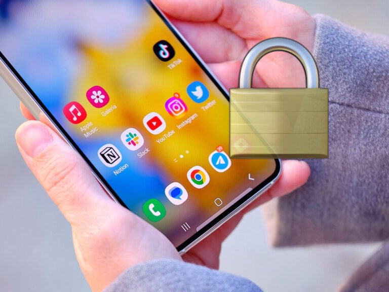 smartphone con candado en pantalla apps