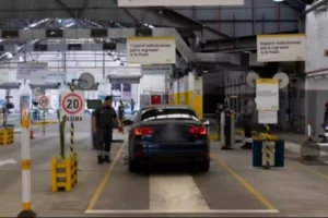 vehiculo en estacion de inspeccion tecnica argentina